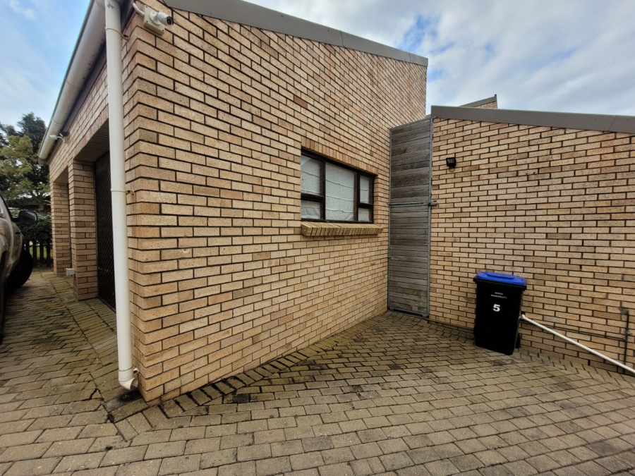 4 Bedroom Property for Sale in Wavecrest Eastern Cape